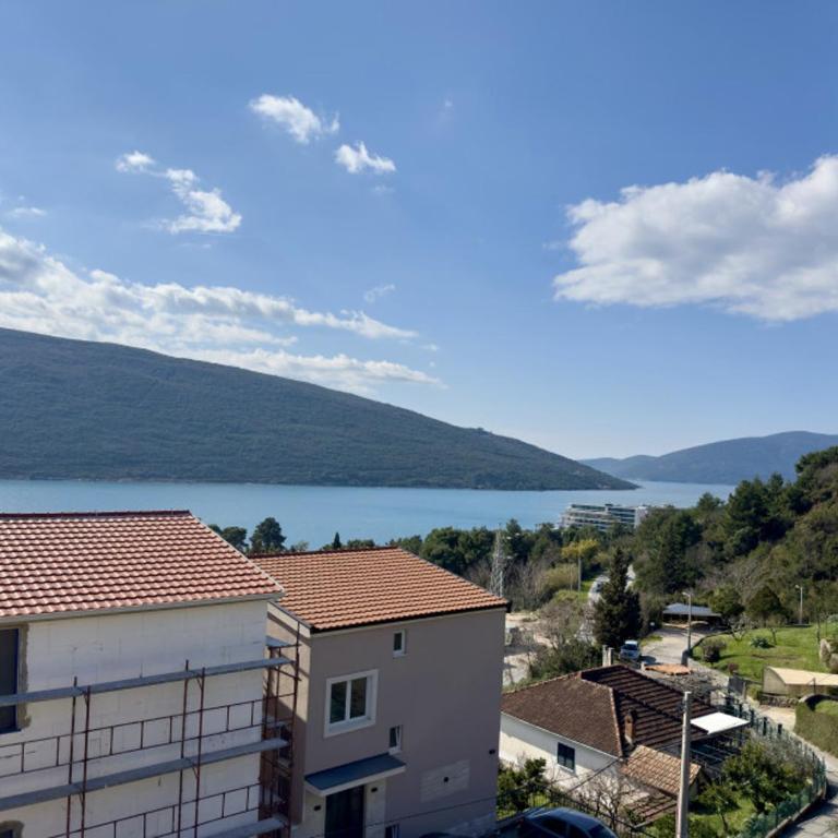 Vavic Apartments - One-Bedroom Apartment with Balcony and Sea View - 10