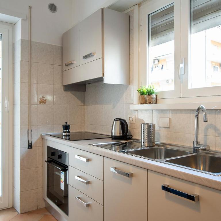 Ampio appartamento familiare Metro A a 50m - Appartamento Deluxe con 2 Camere da Letto - 22