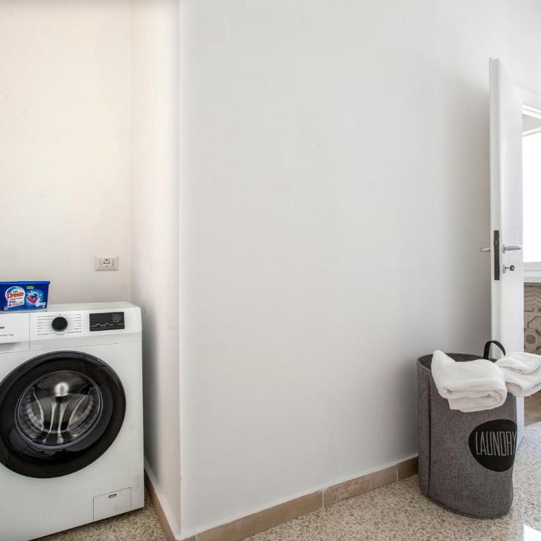 Ampio appartamento familiare Metro A a 50m - Appartamento Deluxe con 2 Camere da Letto - 54