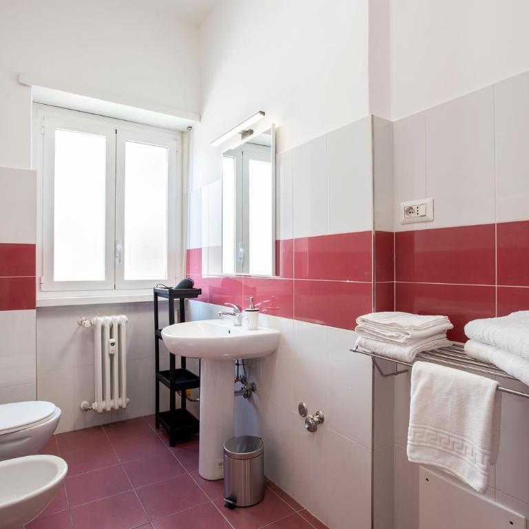 Ampio appartamento familiare Metro A a 50m - Appartamento Deluxe con 2 Camere da Letto - 28