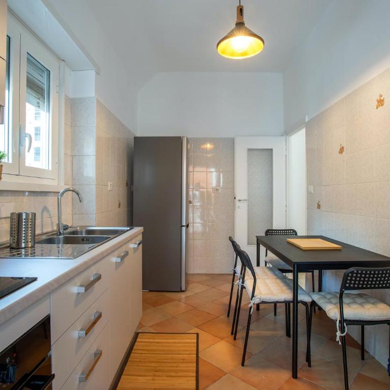 Ampio appartamento familiare Metro A a 50m - Appartamento Deluxe con 2 Camere da Letto - 20
