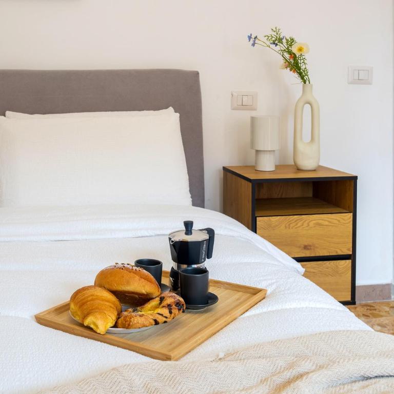 Ampio appartamento familiare Metro A a 50m - Appartamento Deluxe con 2 Camere da Letto - 50