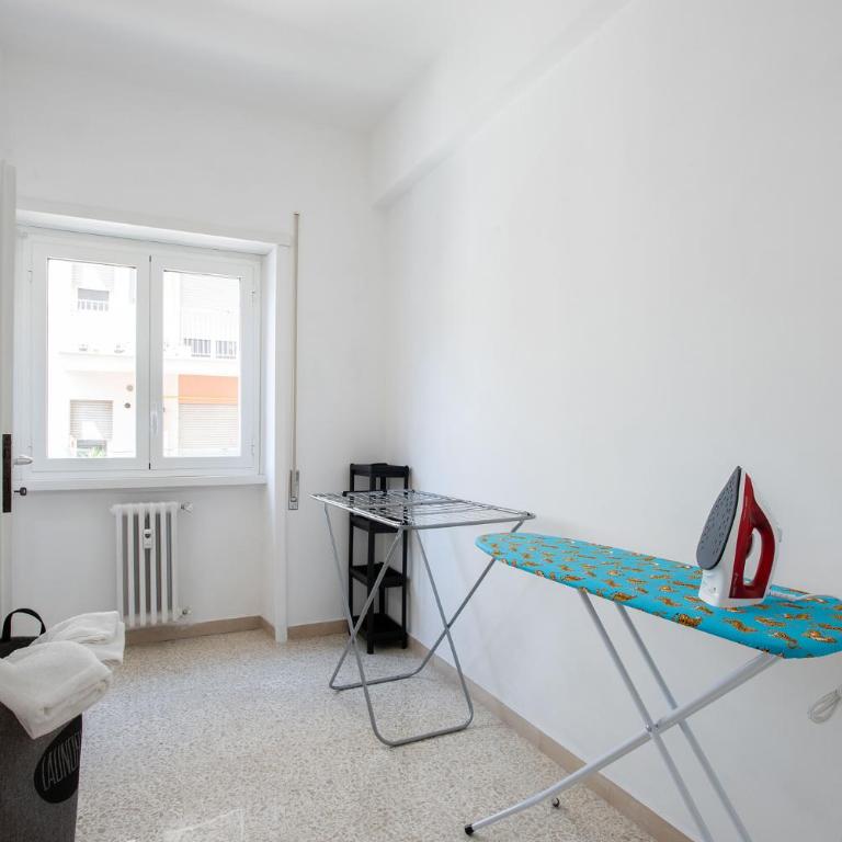 Ampio appartamento familiare Metro A a 50m - Appartamento Deluxe con 2 Camere da Letto - 56