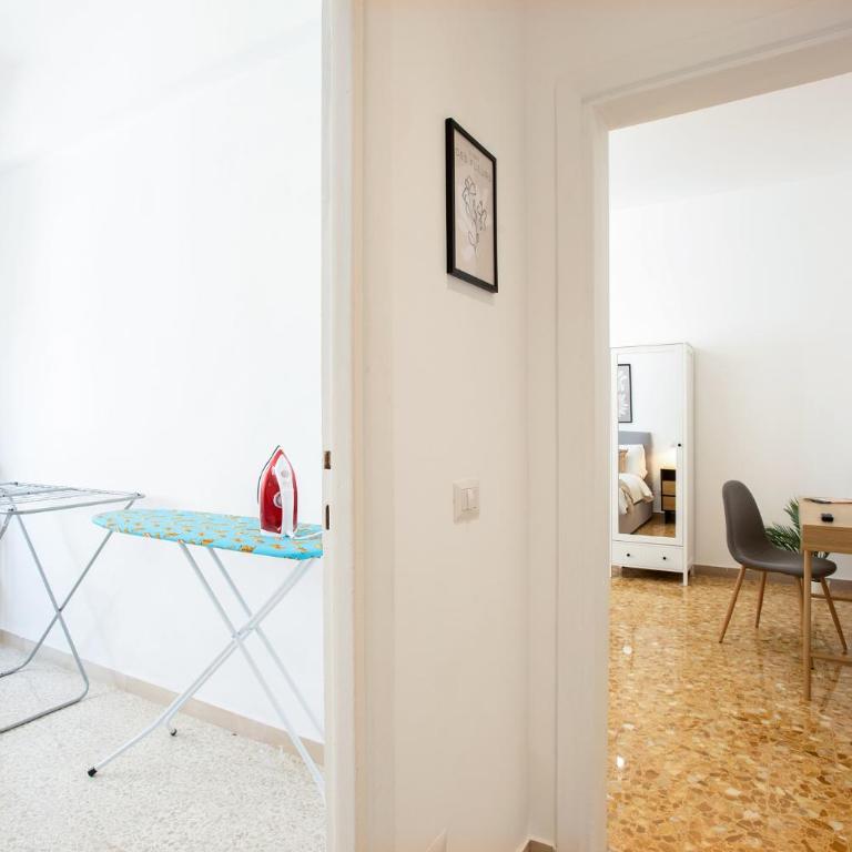 Ampio appartamento familiare Metro A a 50m - Appartamento Deluxe con 2 Camere da Letto - 58