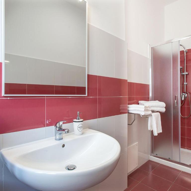 Ampio appartamento familiare Metro A a 50m - Appartamento Deluxe con 2 Camere da Letto - 30