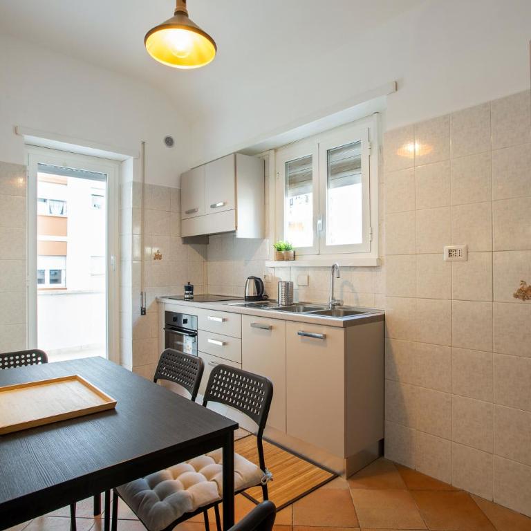 Ampio appartamento familiare Metro A a 50m - Appartamento Deluxe con 2 Camere da Letto - 21
