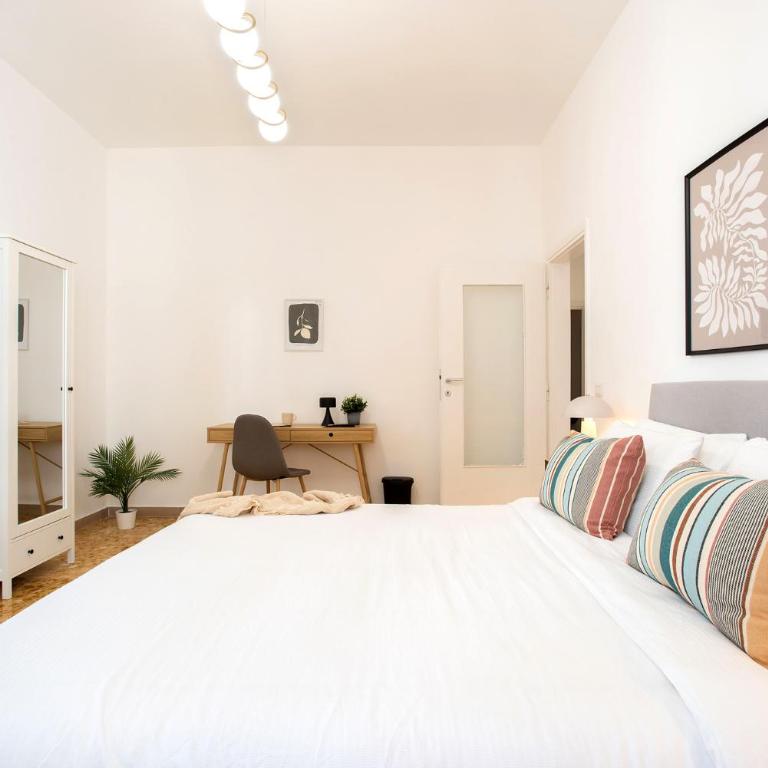 Ampio appartamento familiare Metro A a 50m - Appartamento Deluxe con 2 Camere da Letto - 40