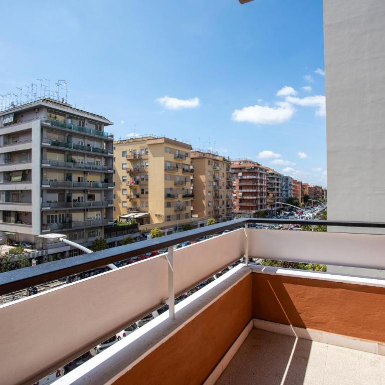 Ampio appartamento familiare Metro A a 50m - Appartamento Deluxe con 2 Camere da Letto - 70