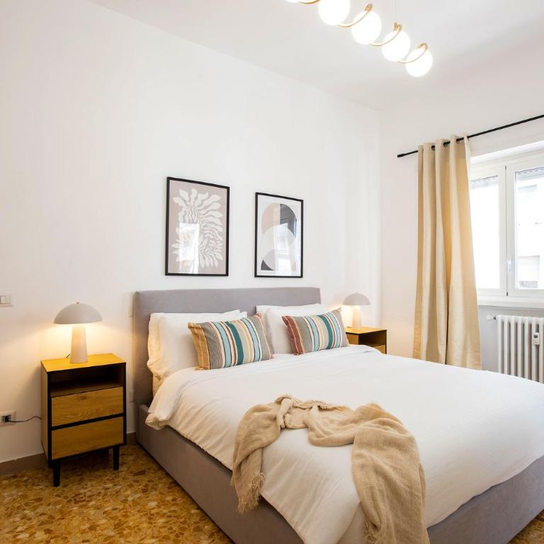 Ampio appartamento familiare Metro A a 50m - Appartamento Deluxe con 2 Camere da Letto - 4
