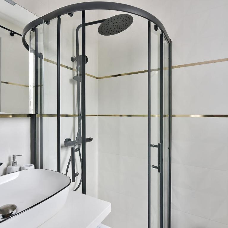Chic Studio near Arc de Triomphe - One-Bedroom Apartment - 3