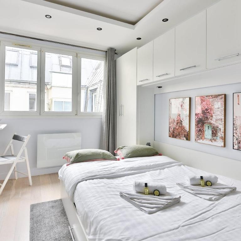 Chic Studio near Arc de Triomphe - One-Bedroom Apartment - 2