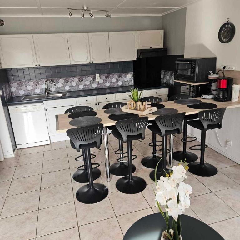 Maison tout confort 4 ch 8p domaine privé avec piscines, et plage à 10 min à pied - Maison 4 Chambres - 14