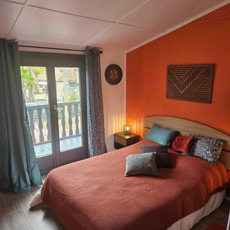 Maison tout confort 4 ch 8p domaine privé avec piscines, et plage à 10 min à pied - Maison 4 Chambres - 32