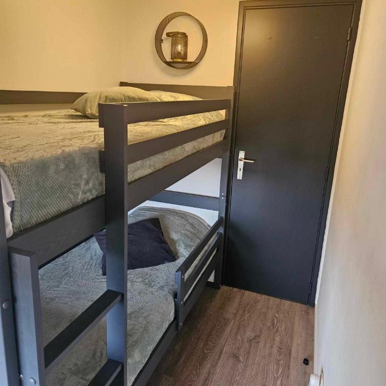 Maison tout confort 4 ch 8p domaine privé avec piscines, et plage à 10 min à pied - Maison 4 Chambres - 35