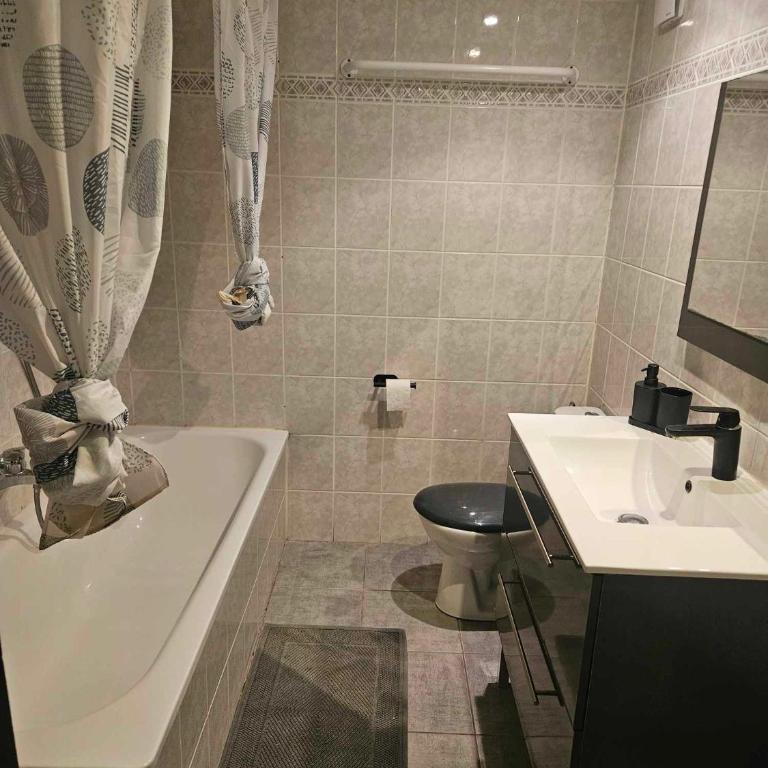 Maison tout confort 4 ch 8p domaine privé avec piscines, et plage à 10 min à pied - Maison 4 Chambres - 41