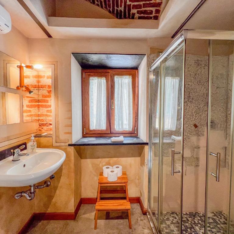 lovingenoa Red - Passion - One-Bedroom Apartment - 3