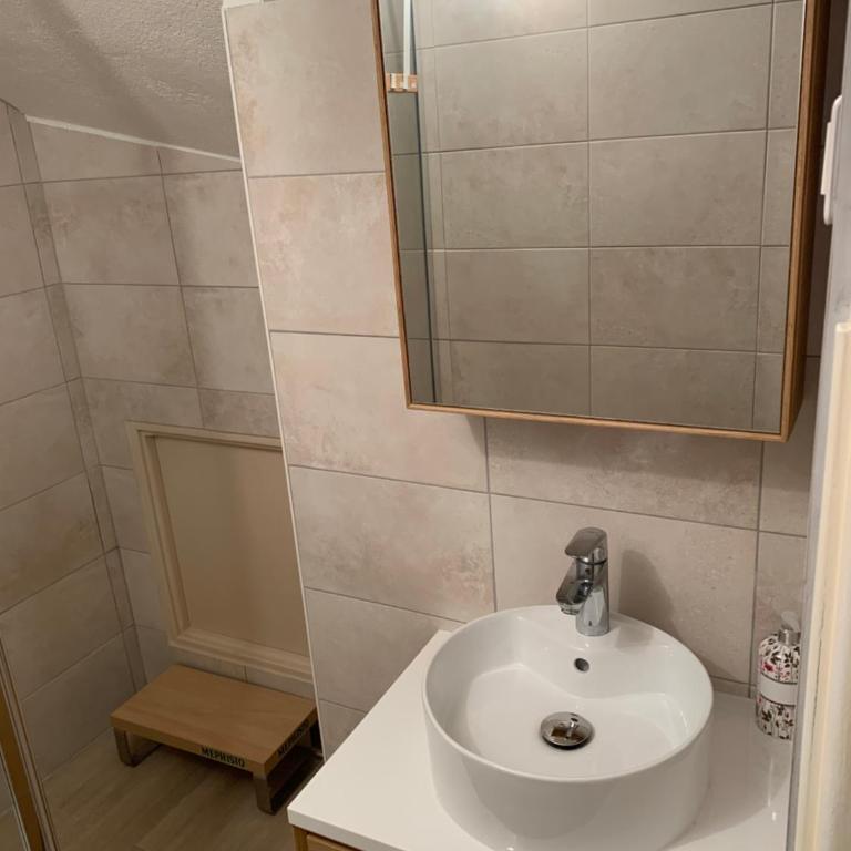T2 en rez-de-jardin en plein coeur de la Londe les Maures - Maison 1 Chambre - 8