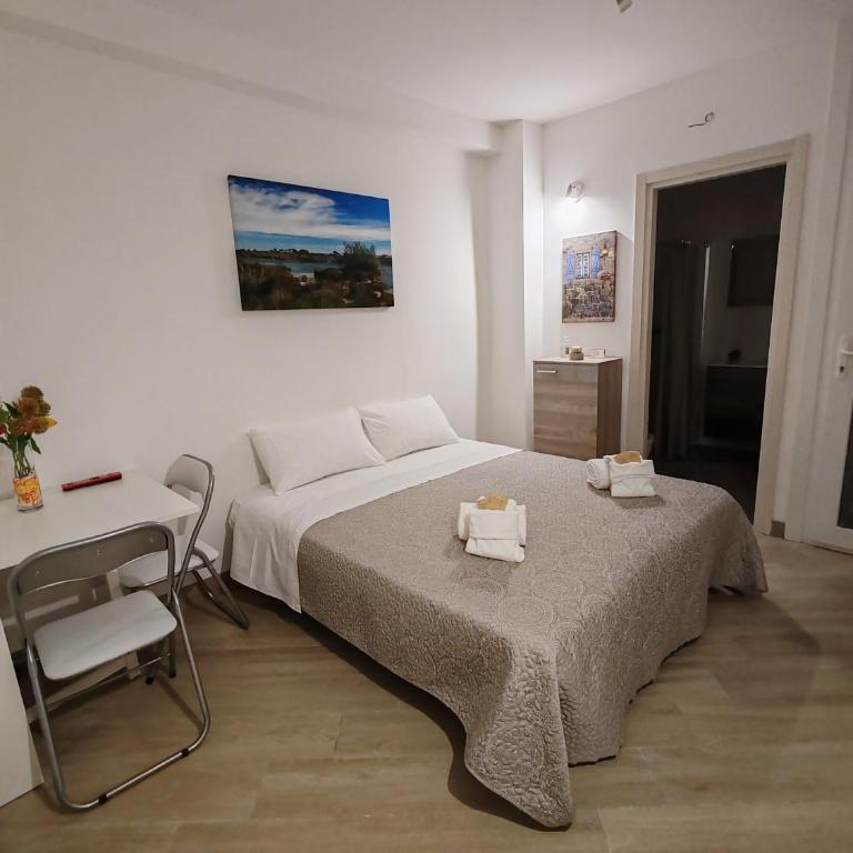 Holiday House - Camera Matrimoniale con Bagno Privato - 4
