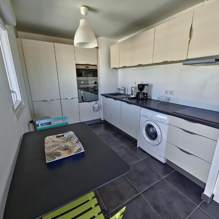 Rooftop du Lavandou - terrace and pool - One-Bedroom Apartment - 27