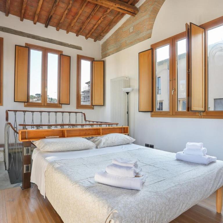 The Tower Suite next to Uffizi Gallery - Three-Bedroom Apartment - 1