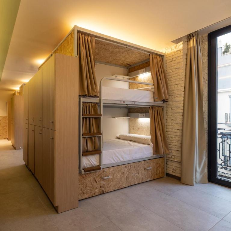 The Loft House Sevilla - Cama Individual en dormitorio compartido mixto con 14 camas - 1