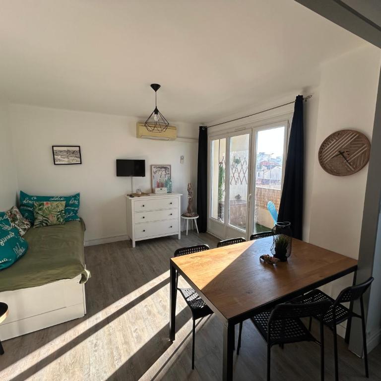 M T2 climatisé à100m de la plage ,des bateaux ,des commerces, Une terrasse ensoleillée - Appartement 1 Chambre - 2