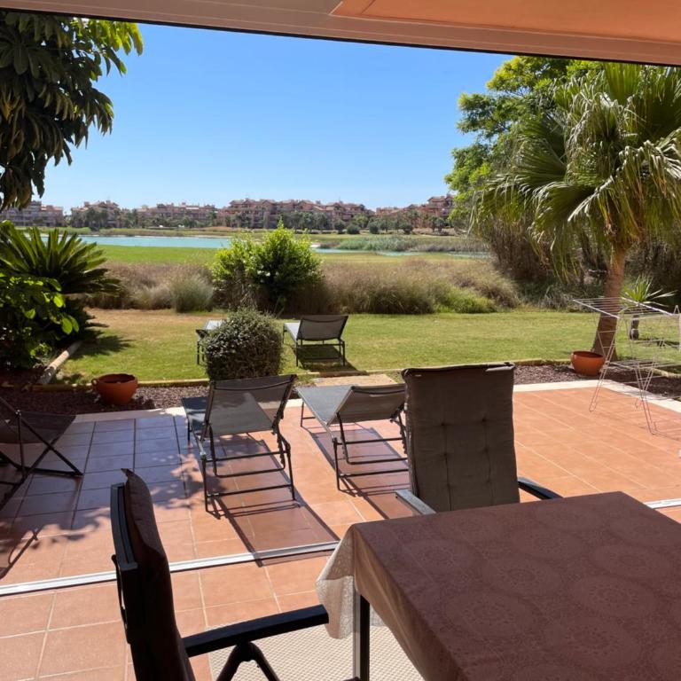 BEL APPARTEMENT REZ De CHAUSSEE AVEC DOUBLE TERRASSE FACE AU LAC ET AU GOLF - Apartamento de 2 dormitorios - 20