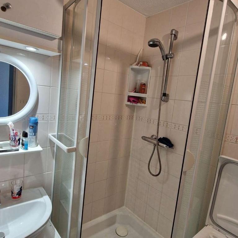 Appartement Vacances: Piscine, Tennis, Pétanque, Terrasse, Parking - Proche Commodités - FR-1-387-170 - Appartement (4 Adultes) - 11