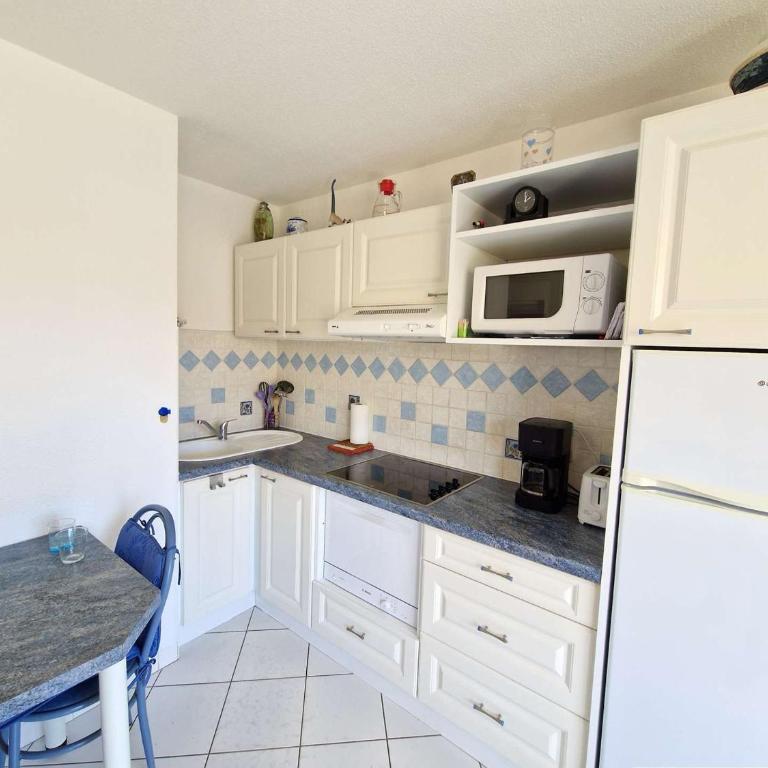 Appartement Vacances: Piscine, Tennis, Pétanque, Terrasse, Parking - Proche Commodités - FR-1-387-170 - Appartement (4 Adultes) - 12
