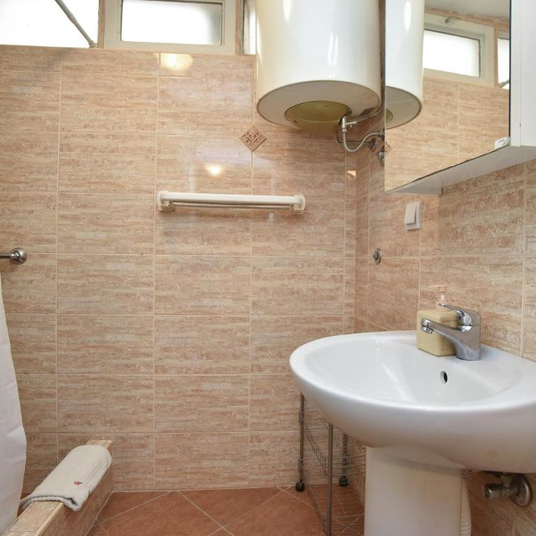 Sailor House - Double Room with Private Bathroom - 8