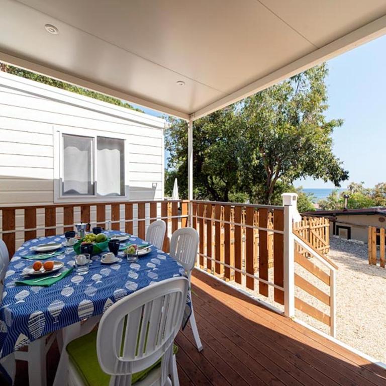 Acquaviva Village Camping - Bungalow Deluxe con Vista Mare - 2