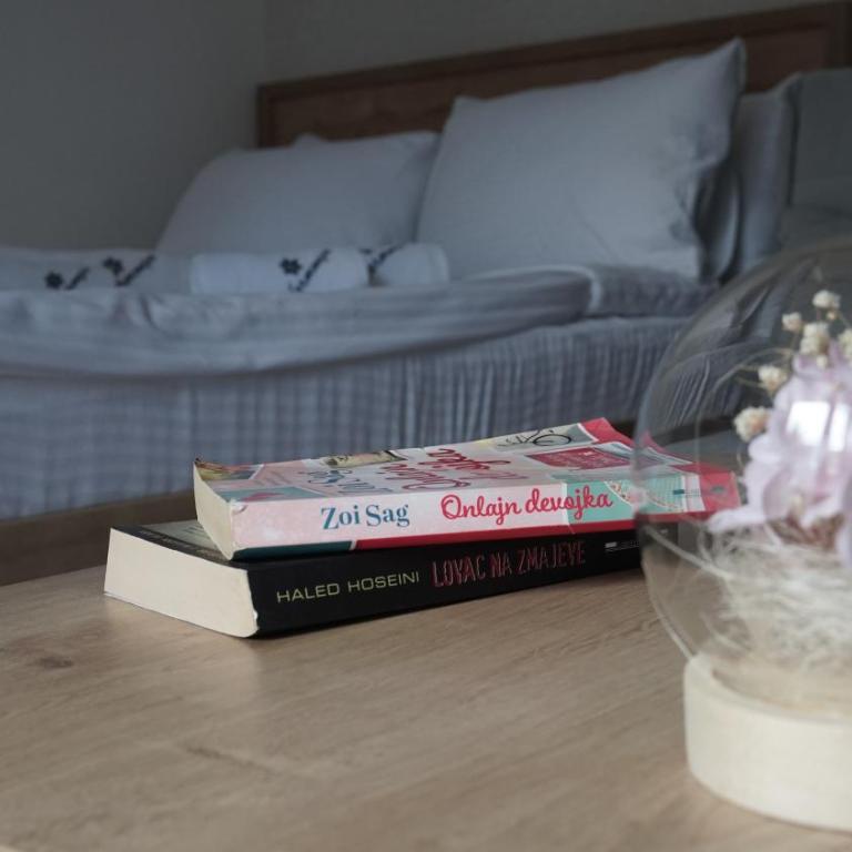Hop Kop - Studio Apartment with Balcony - 6