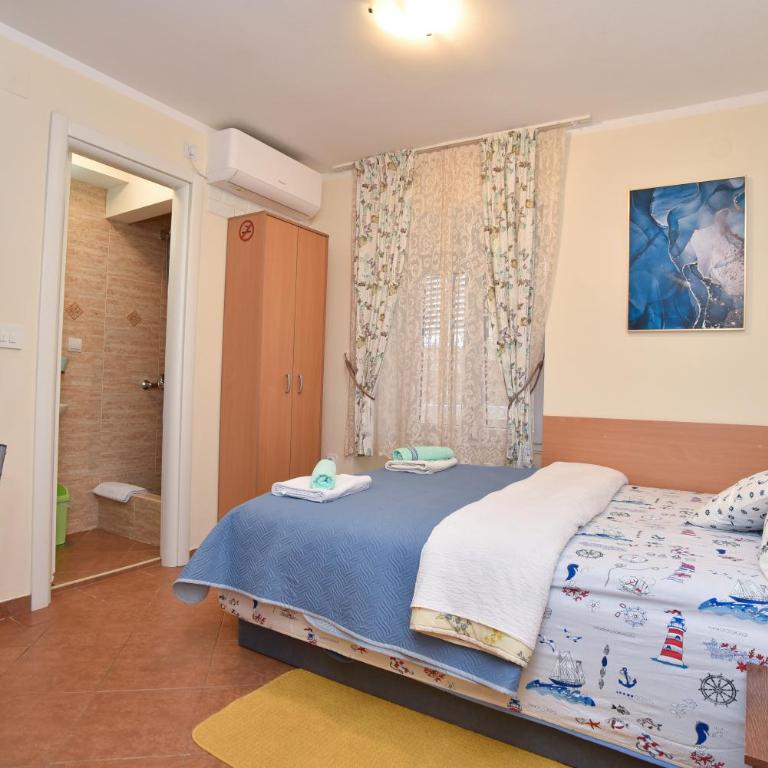 Sailor House - Double Room with Private Bathroom - 11