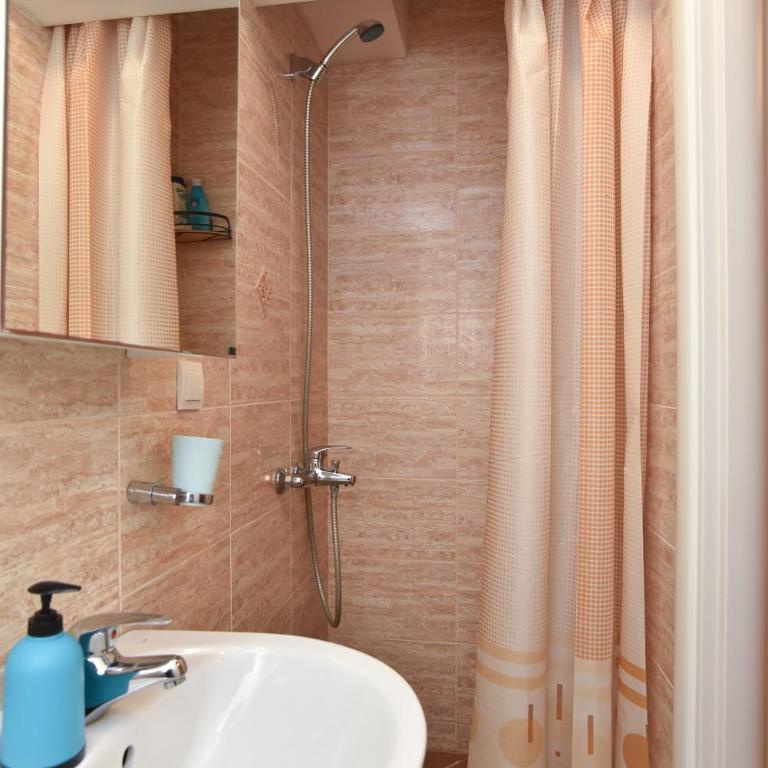 Sailor House - Double Room with Private Bathroom - 15