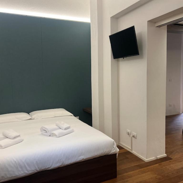 Two-room apartment in historic center with private courtyard - One-Bedroom Apartment - 10