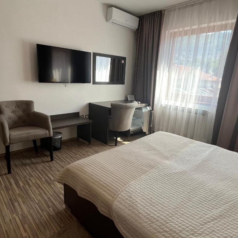 Hotel Divan - Standardna Dvokrevetna Soba sa Bračnim Krevetom/Zasebnim Krevetima - 2