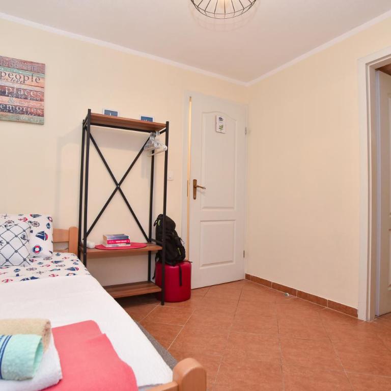 Sailor House - Single Room with Bathroom - 8