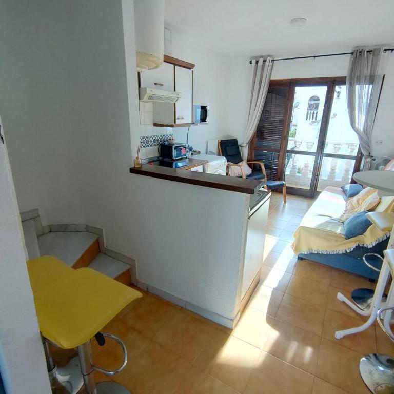 Apartment Los Locos Beach with Balcony and Wi-Fi - One-Bedroom Apartment - 18