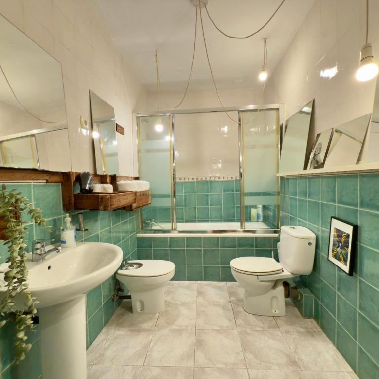 Arte y Diseño junto al Casco Viejo de Bilbao - Two-Bedroom Apartment with Balcony - 7