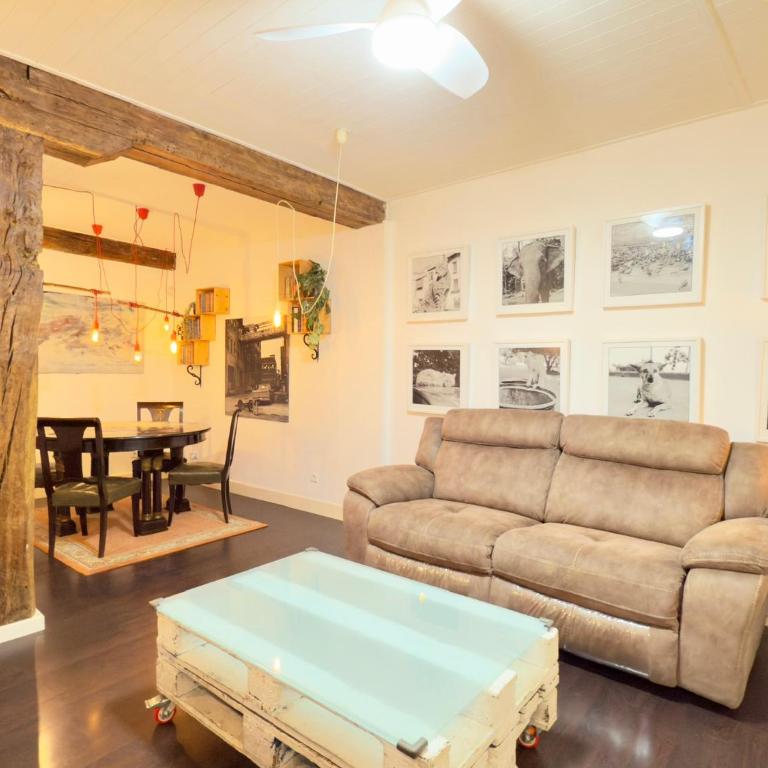 Arte y Diseño junto al Casco Viejo de Bilbao - Two-Bedroom Apartment with Balcony - 3