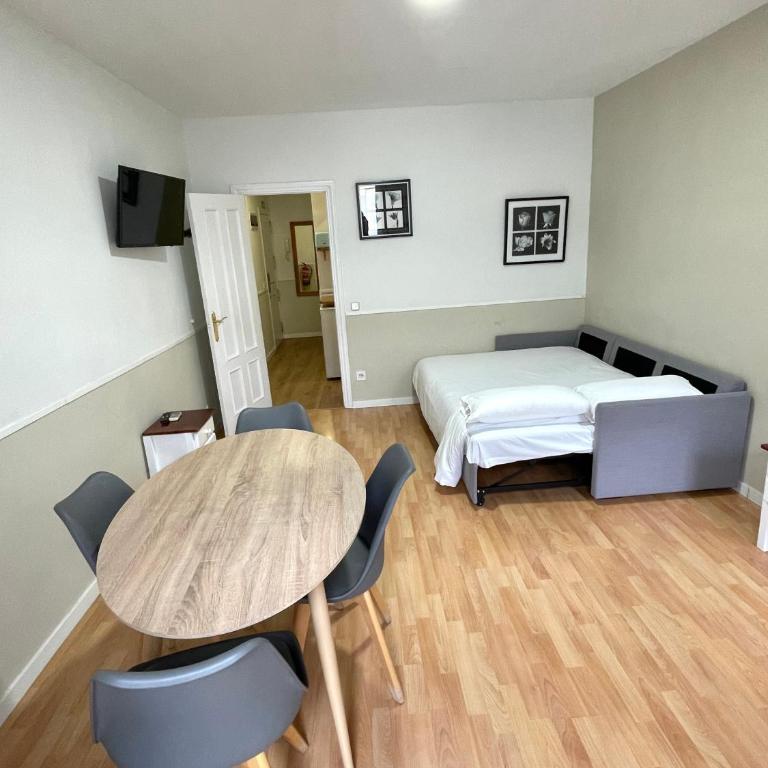 Apartamentos Mayor Centro - Exterior Deluxe Studio without Terrace - 10