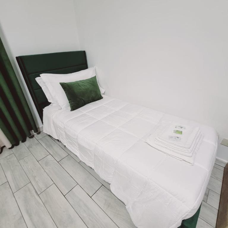 Best Stay Apartment - Two-Bedroom Apartment - 18