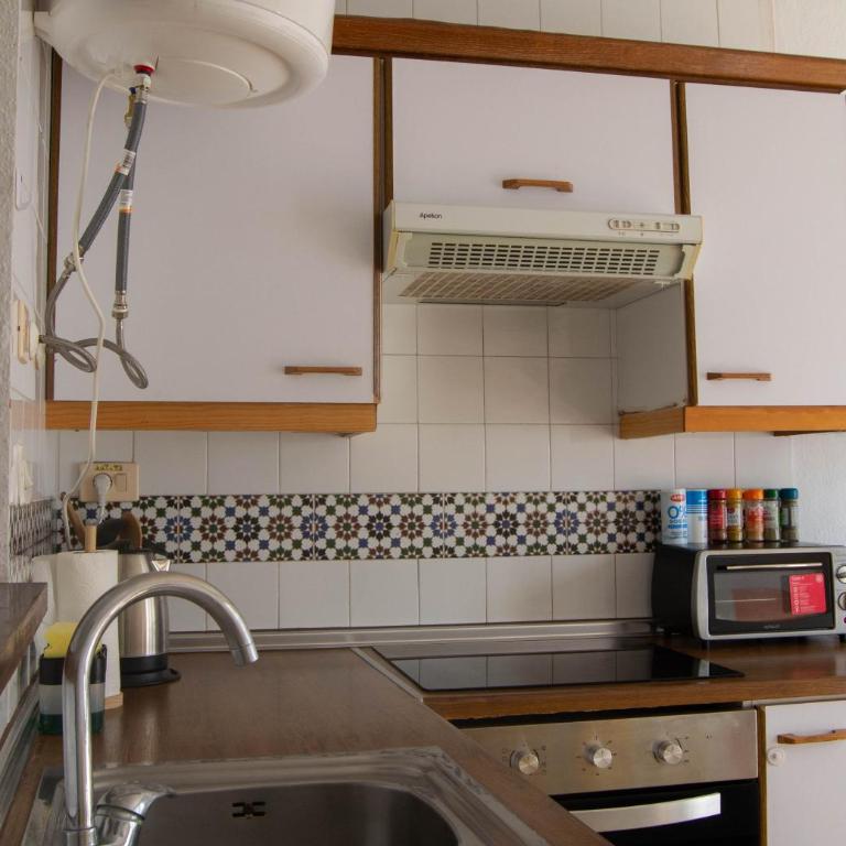 Apartment Los Locos Beach with Balcony and Wi-Fi - One-Bedroom Apartment - 5