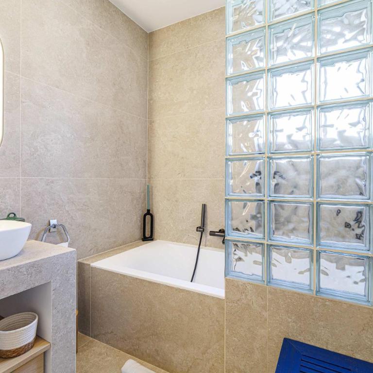 Emilie - panoramic sea views beach facing paradise - Appartement - 26