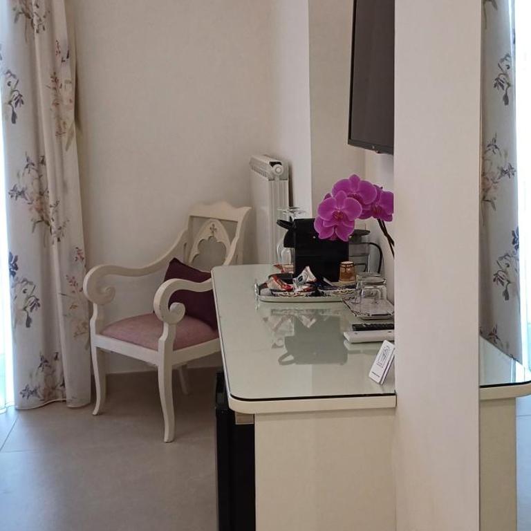 Villa Giardini Luxury Room - Camera Matrimoniale Deluxe con Balcone - 18