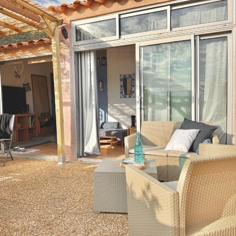 Mazet très calme, dans la colline, plage 15 mins à pied - Maison 1 Chambre - 8