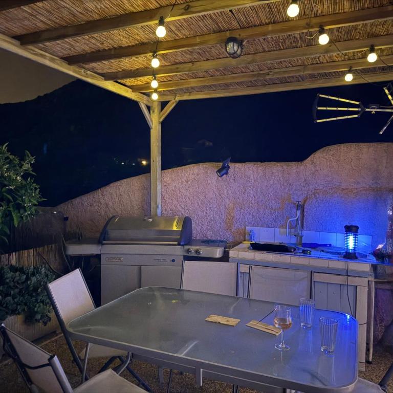 Mazet très calme, dans la colline, plage 15 mins à pied - Maison 1 Chambre - 11