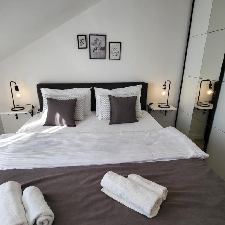 Apartments Teodo - Apartman s 1 Spavaćom Sobom i Balkonom - 1