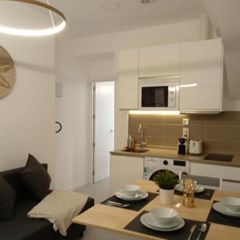 Exterior con parking en el barrio de Salamanca - One-Bedroom Apartment - 3
