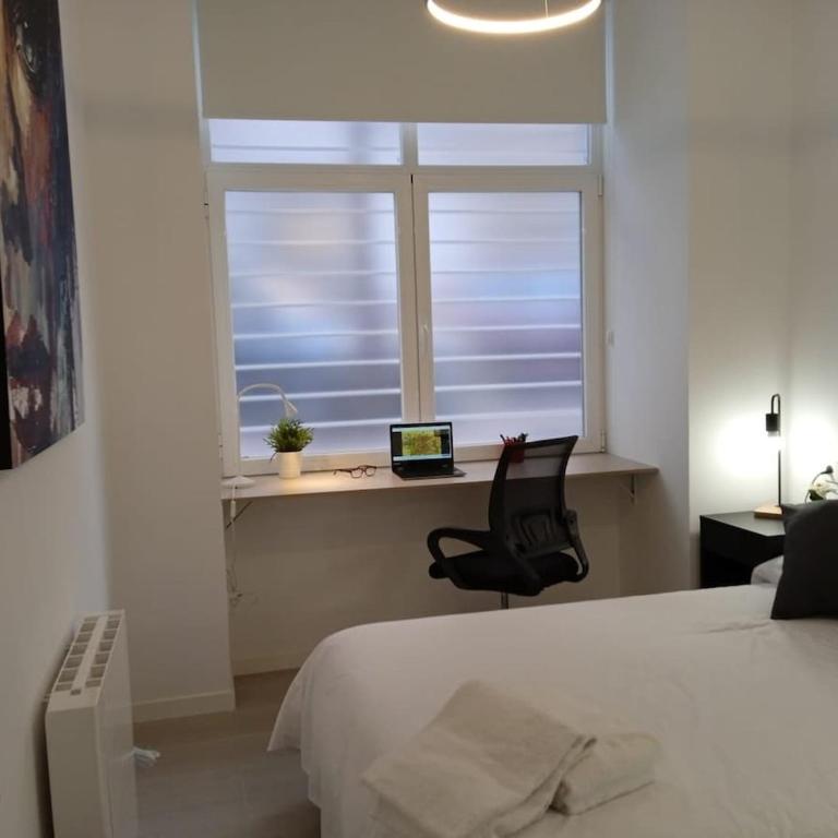 Exterior con parking en el barrio de Salamanca - One-Bedroom Apartment - 7